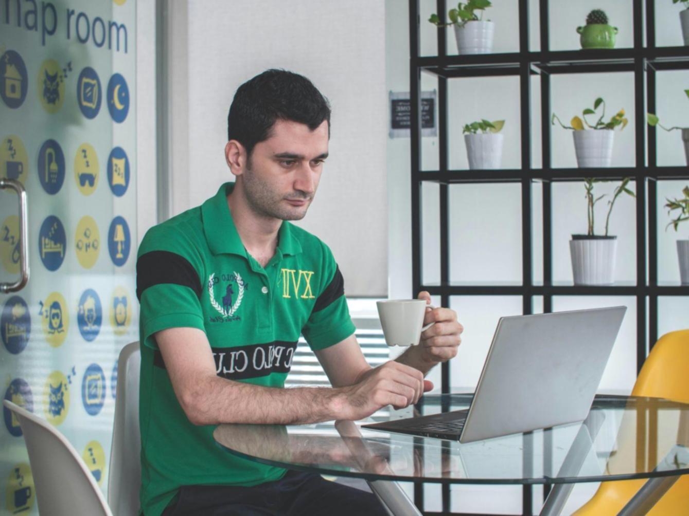 Live trading application with mentor guidance